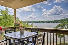 Waterfront Condo with Deck, 1 Mile to Margaritaville